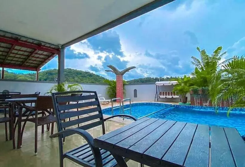 ホテル Norshah Village Resort