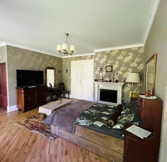 בית מלון כפרי Dwór W Kiełczówce