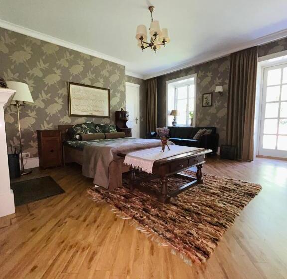 בית מלון כפרי Dwór W Kiełczówce