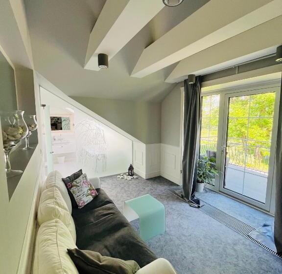 בית מלון כפרי Dwór W Kiełczówce