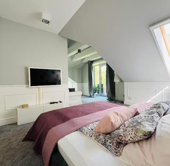 בית מלון כפרי Dwór W Kiełczówce