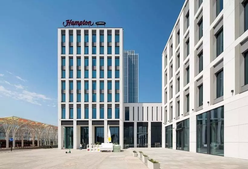 ホテル Hampton By Hilton Lodz City Center