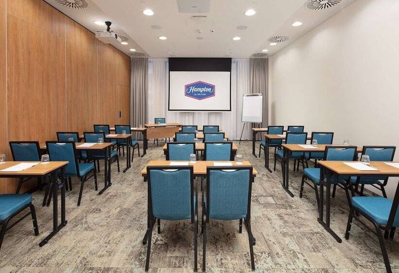 هتل Hampton By Hilton Lodz City Center