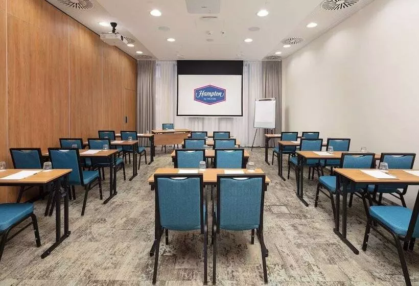 ホテル Hampton By Hilton Lodz City Center