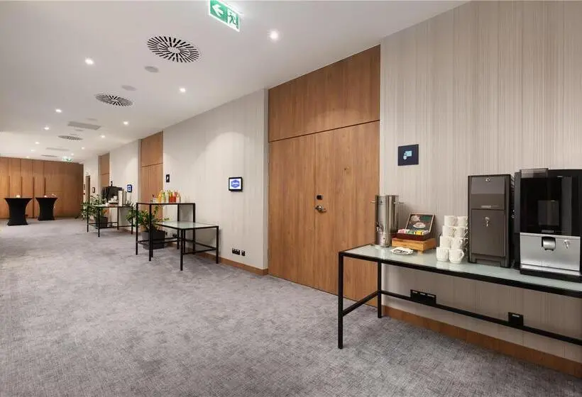 ホテル Hampton By Hilton Lodz City Center