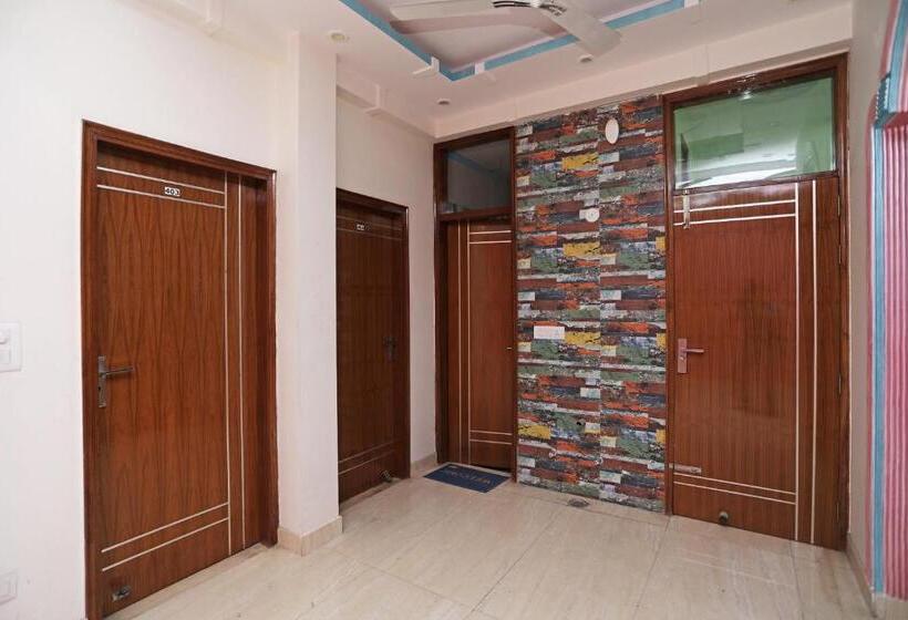 בית מלון כפרי The Royal Suit Apartment By Oyo