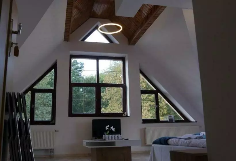 Aamiaismajoitus (B&B) Noclegi Między Parkami