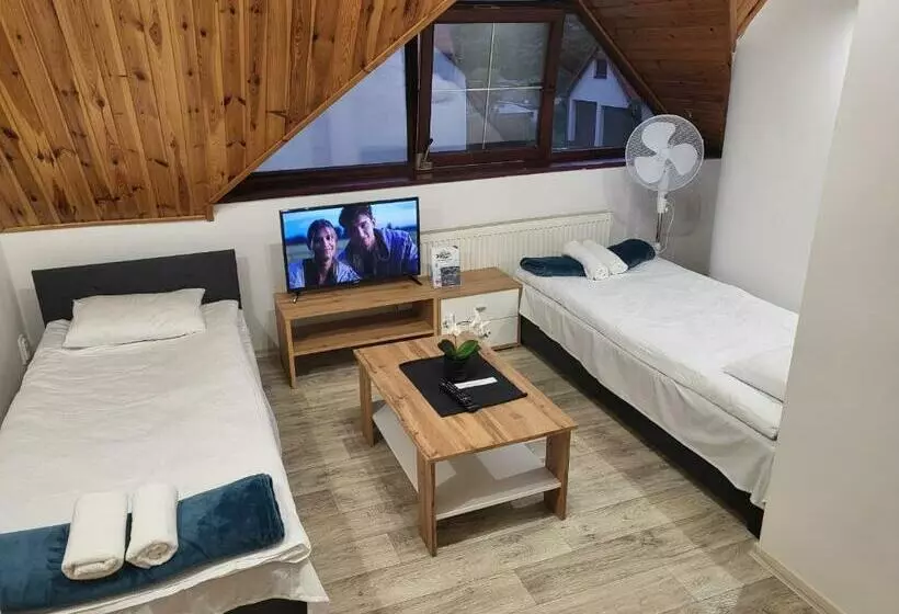 Aamiaismajoitus (B&B) Noclegi Między Parkami