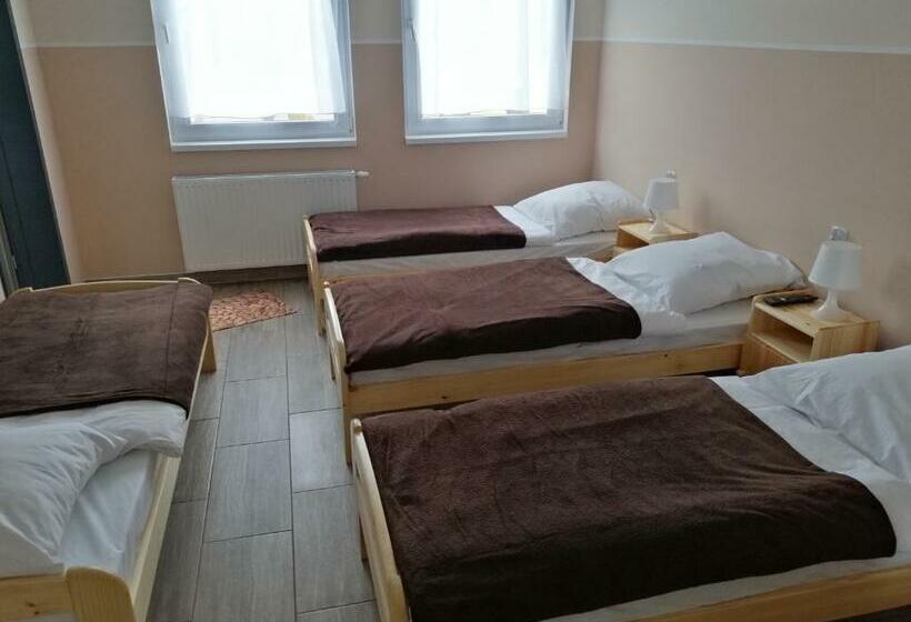 בית מלון כפרי Dom Wycieczkowy Na Stadionie