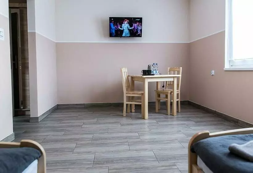 Hotelli Dom Wycieczkowy Na Stadionie