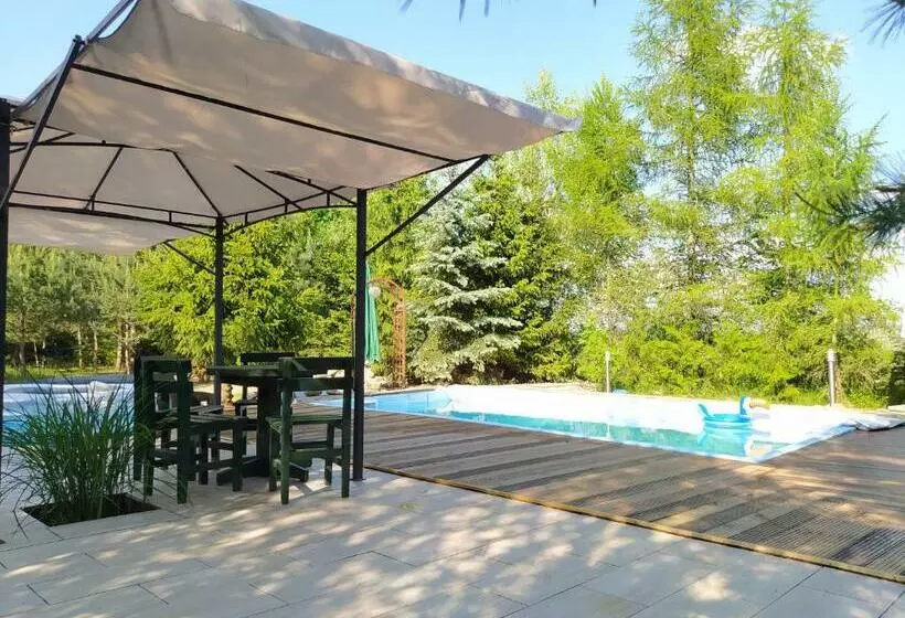 Hotelli Dom Z Basenem Nad Narwia