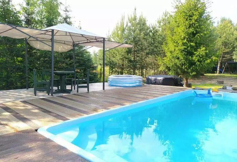 Hotelli Dom Z Basenem Nad Narwia