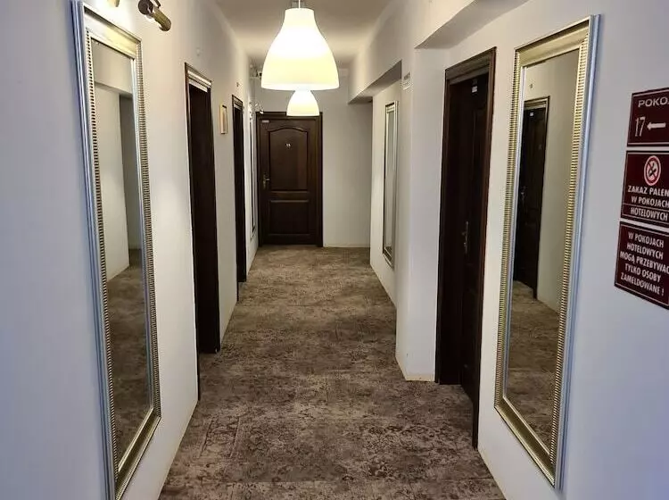 ホテル Staropolska