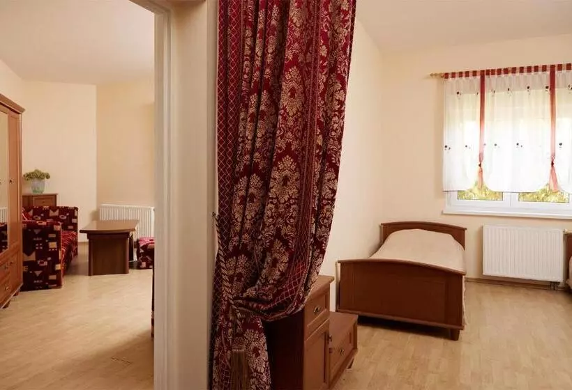 Majatalo Dom Na Wzgórzu