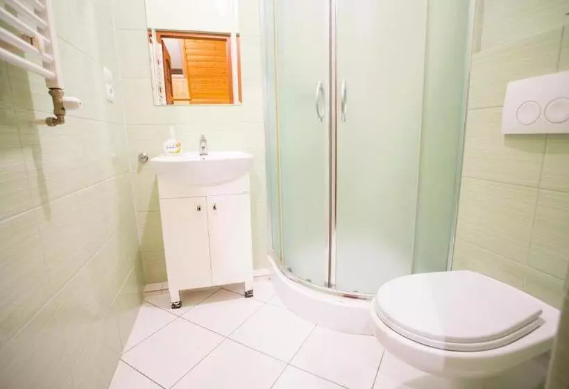 Retkeilymaja Karczma Chęciny