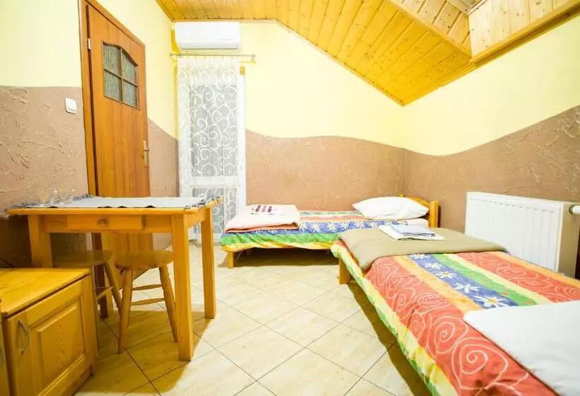 Retkeilymaja Karczma Chęciny