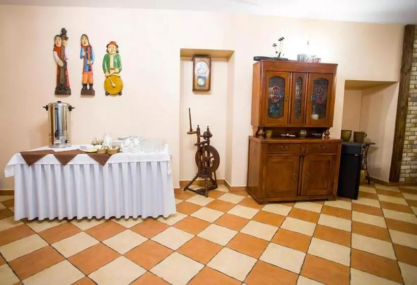 Retkeilymaja Karczma Chęciny