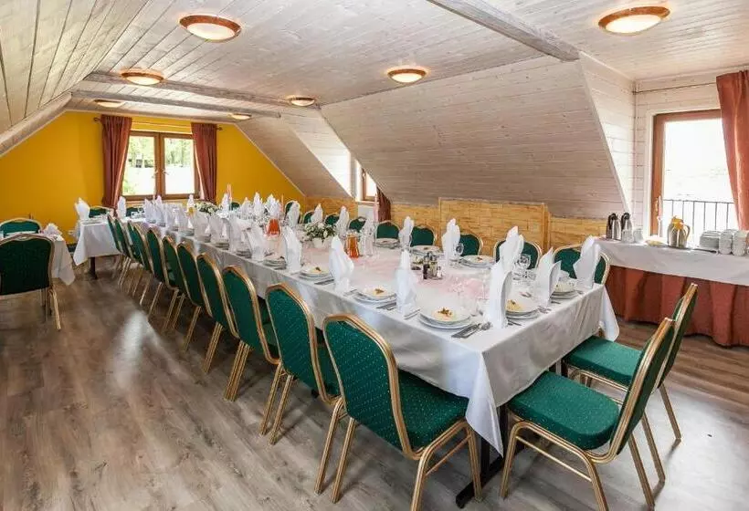 Aamiaismajoitus (B&B) Miłocin Park Centrum Wypoczynkowo Konferencyjne