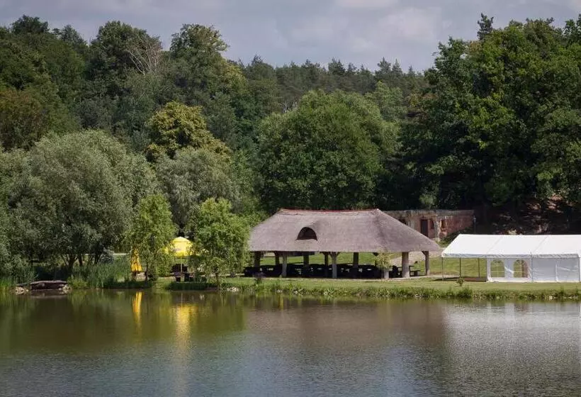 Aamiaismajoitus (B&B) Miłocin Park Centrum Wypoczynkowo Konferencyjne