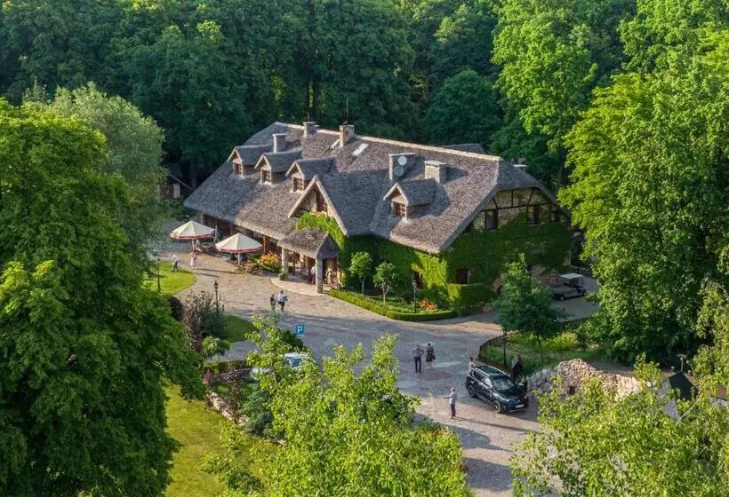Aamiaismajoitus (B&B) Miłocin Park Centrum Wypoczynkowo Konferencyjne