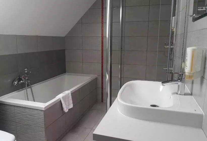 Aamiaismajoitus (B&B) Miłocin Park Centrum Wypoczynkowo Konferencyjne