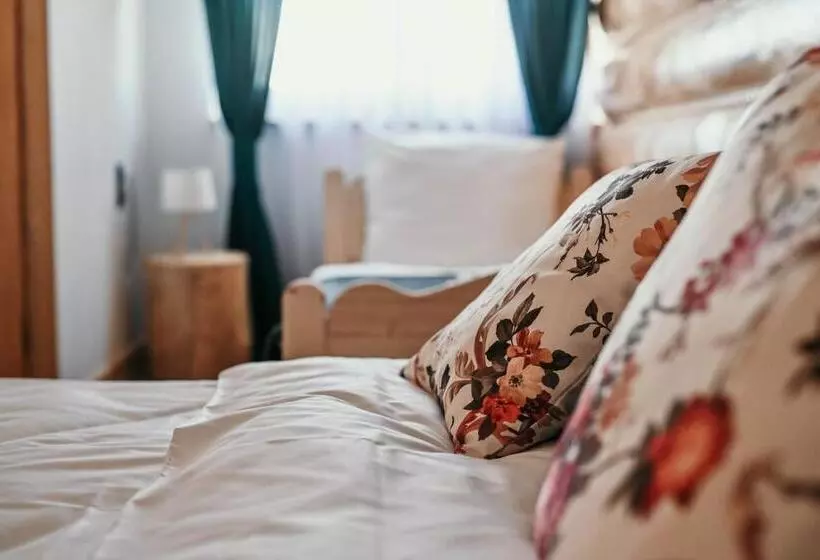 Aamiaismajoitus (B&B) Tarasówka U Zająca