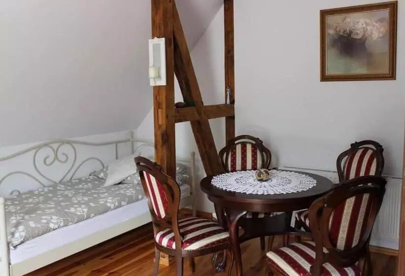 Hotelli Agroturystyka Rębowo