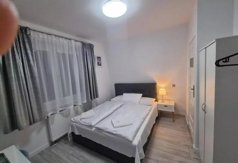 پانسیون Snow Queen