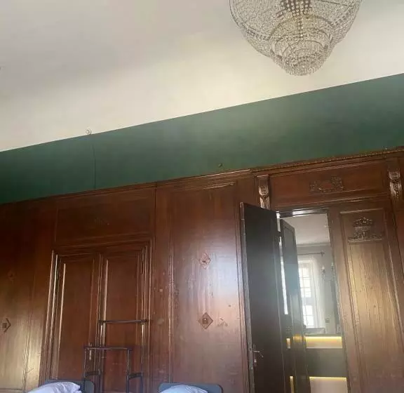 Quantum Hostel