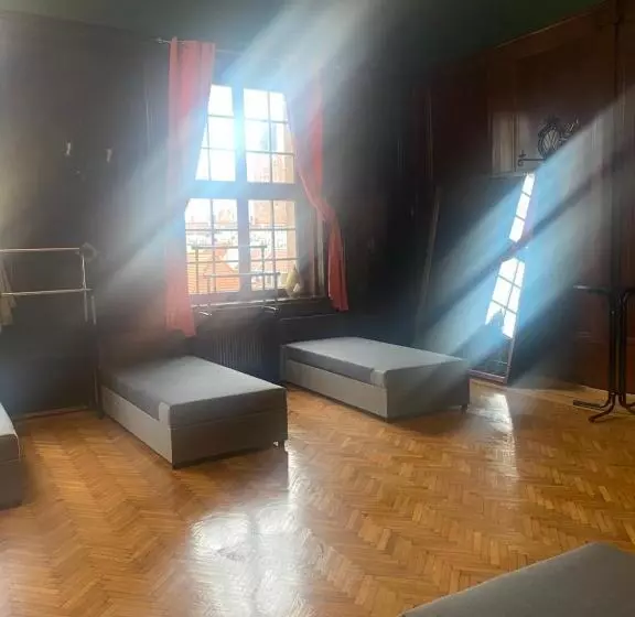 Quantum Hostel