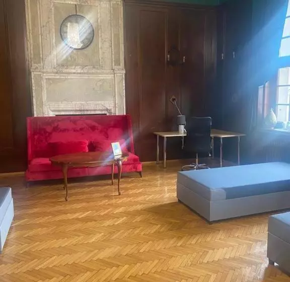 Quantum Hostel
