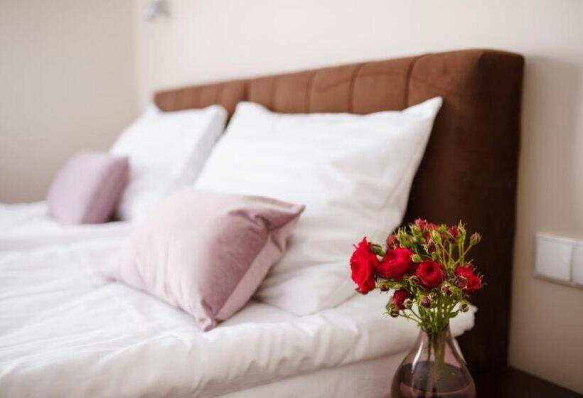 تختخواب و صبحانه Villa Paula