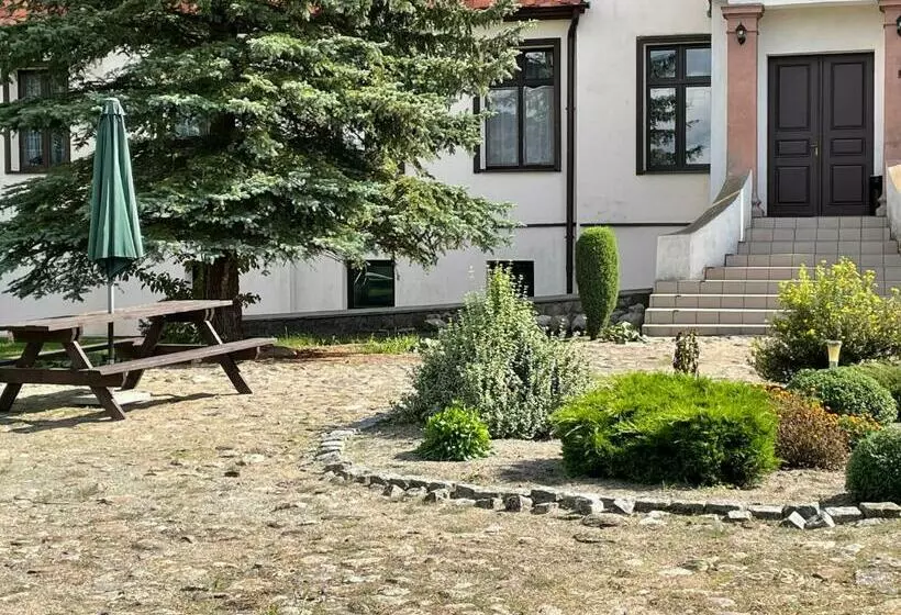 Hotelli Agroturystyka Pod Wieżą