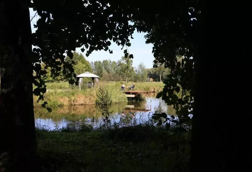 ホテル Agroturystyka żuławiaczek