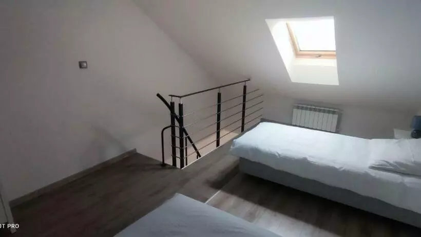 Hotelli Noclegi Szymrych