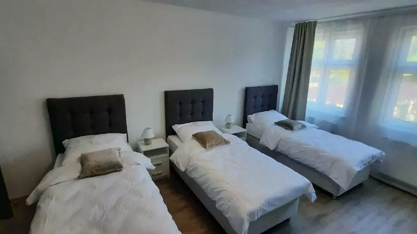 Hotelli Noclegi Szymrych