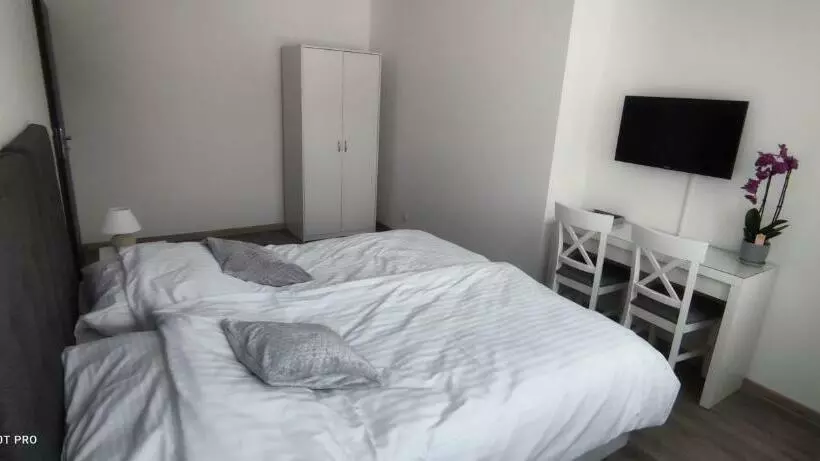 Hotelli Noclegi Szymrych
