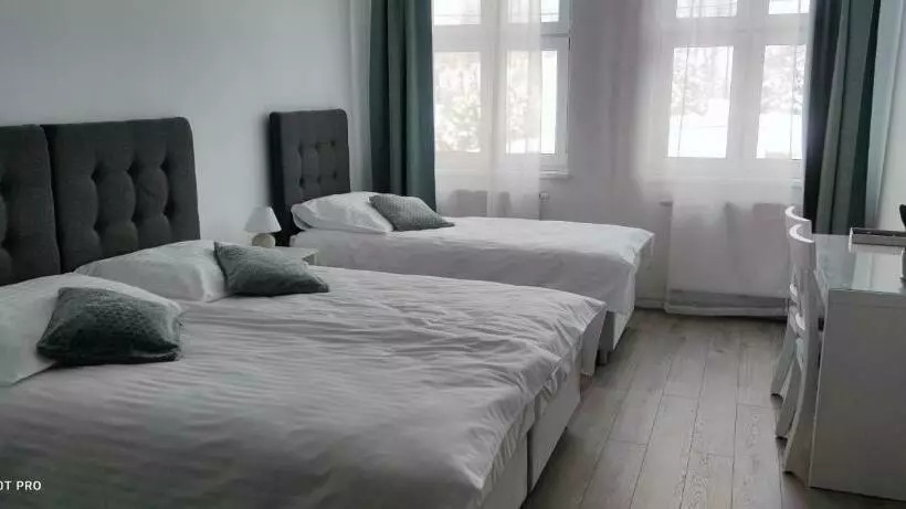 Hotelli Noclegi Szymrych