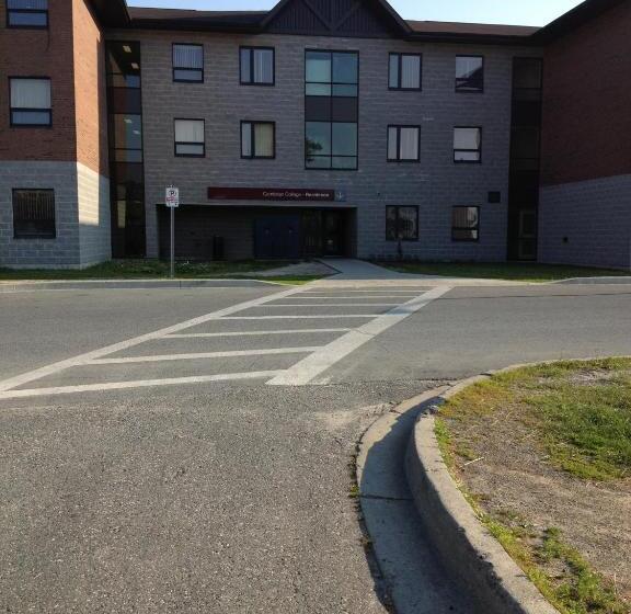 הוסטל Residence & Conference Centre   Sudbury North