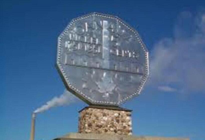 הוסטל Residence & Conference Centre   Sudbury North