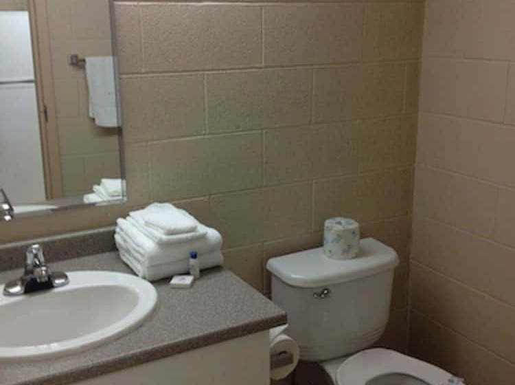 הוסטל Residence & Conference Centre   Sudbury North