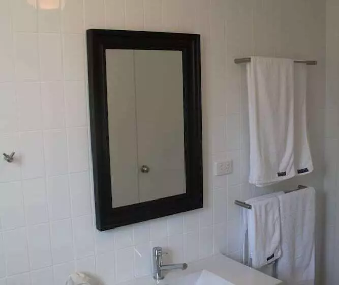 Arabella On West Apartments