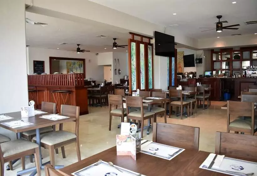 Astur Hotel & Residence