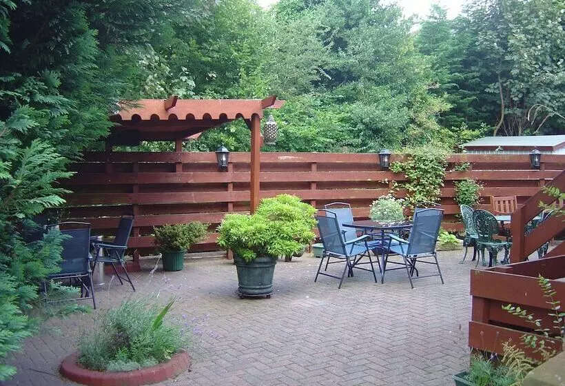 تختخواب و صبحانه The Hill