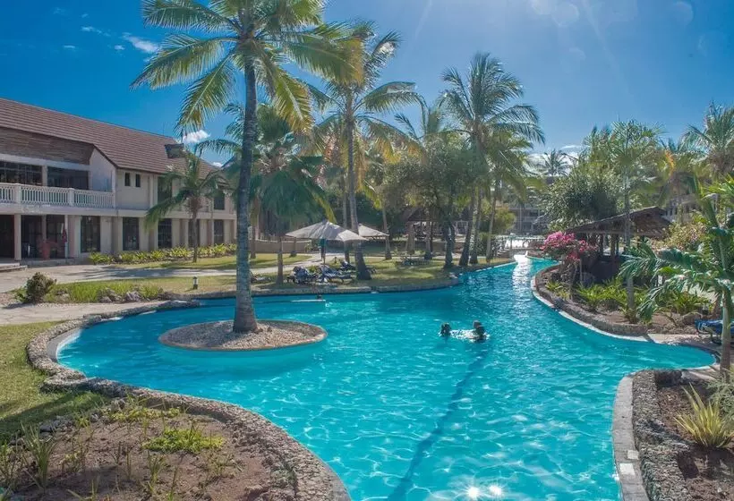 هتل Amani Tiwi Beach Resort