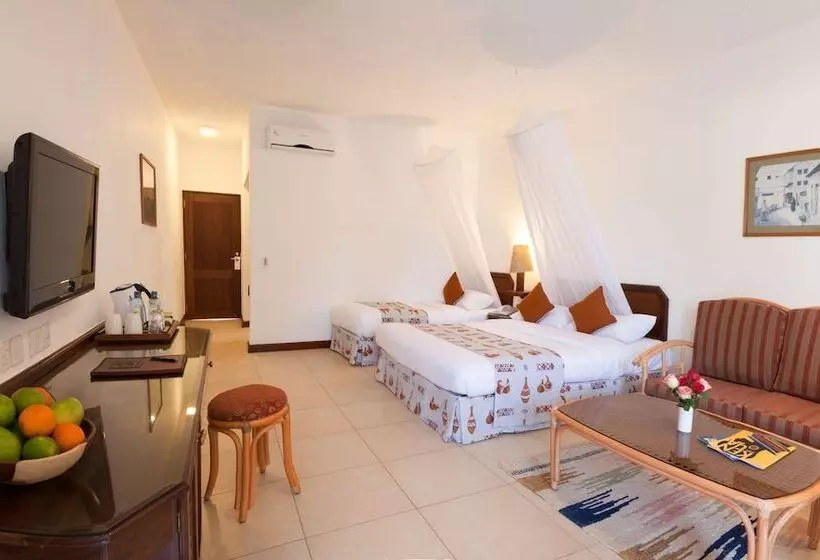 هتل Amani Tiwi Beach Resort