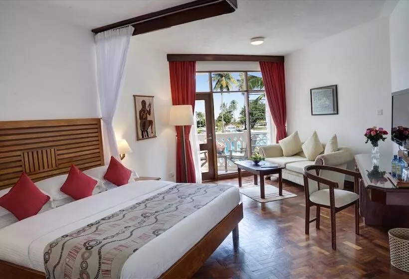 هتل Amani Tiwi Beach Resort