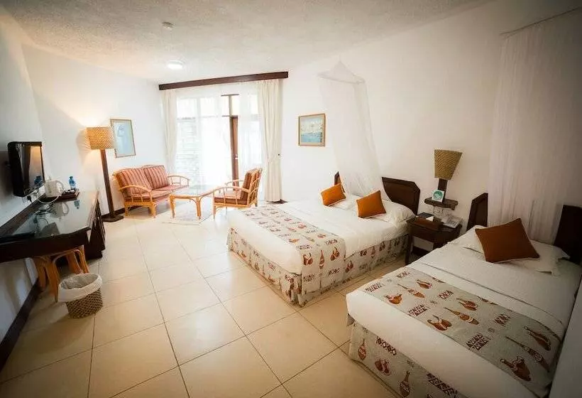 هتل Amani Tiwi Beach Resort