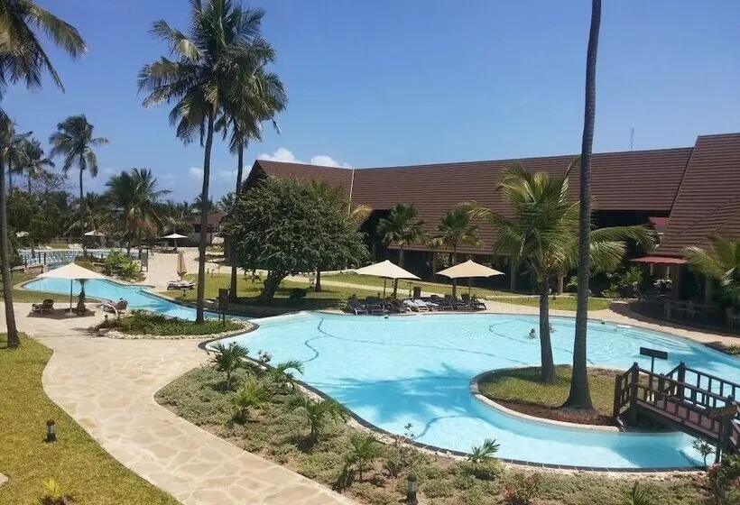 هتل Amani Tiwi Beach Resort