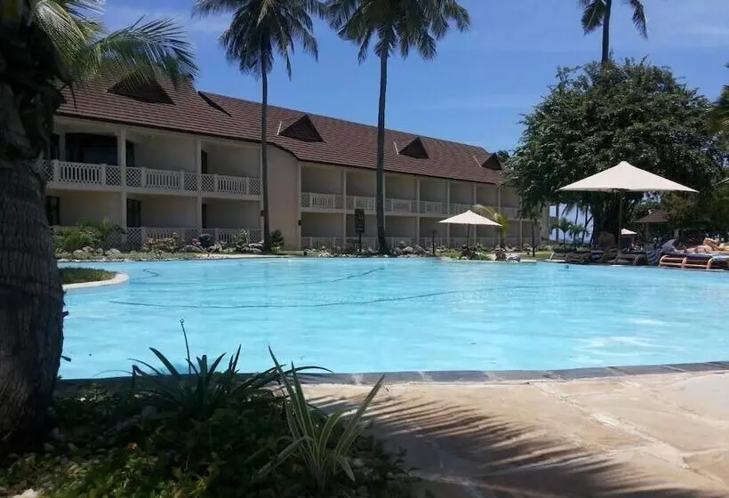 هتل Amani Tiwi Beach Resort